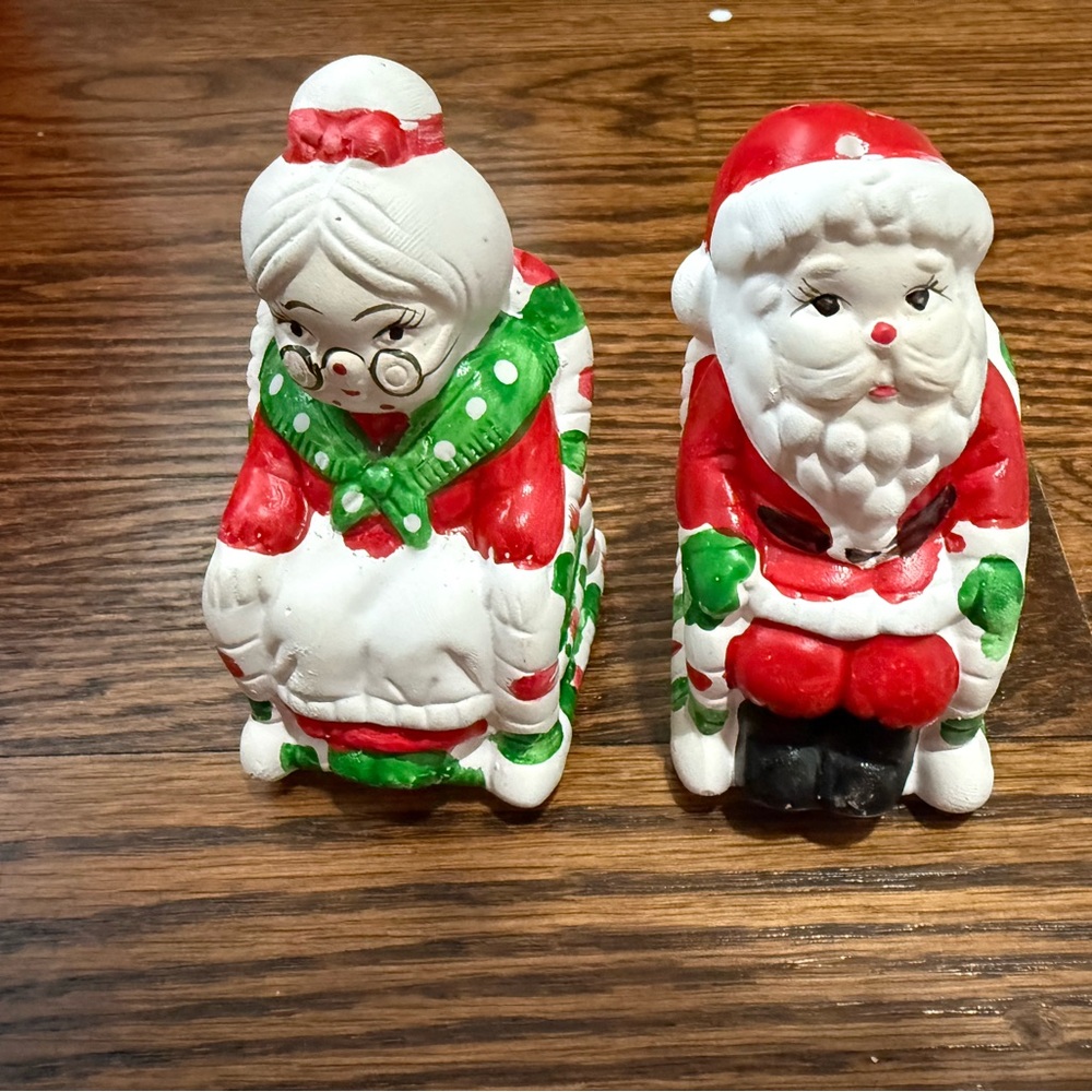 Vintage Lefton Santa & Mrs Claus Salt‎ Pepper Shakers on Chairs Christmas